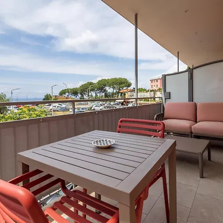 Apartment Futura Funky House - De Vivo Realty *